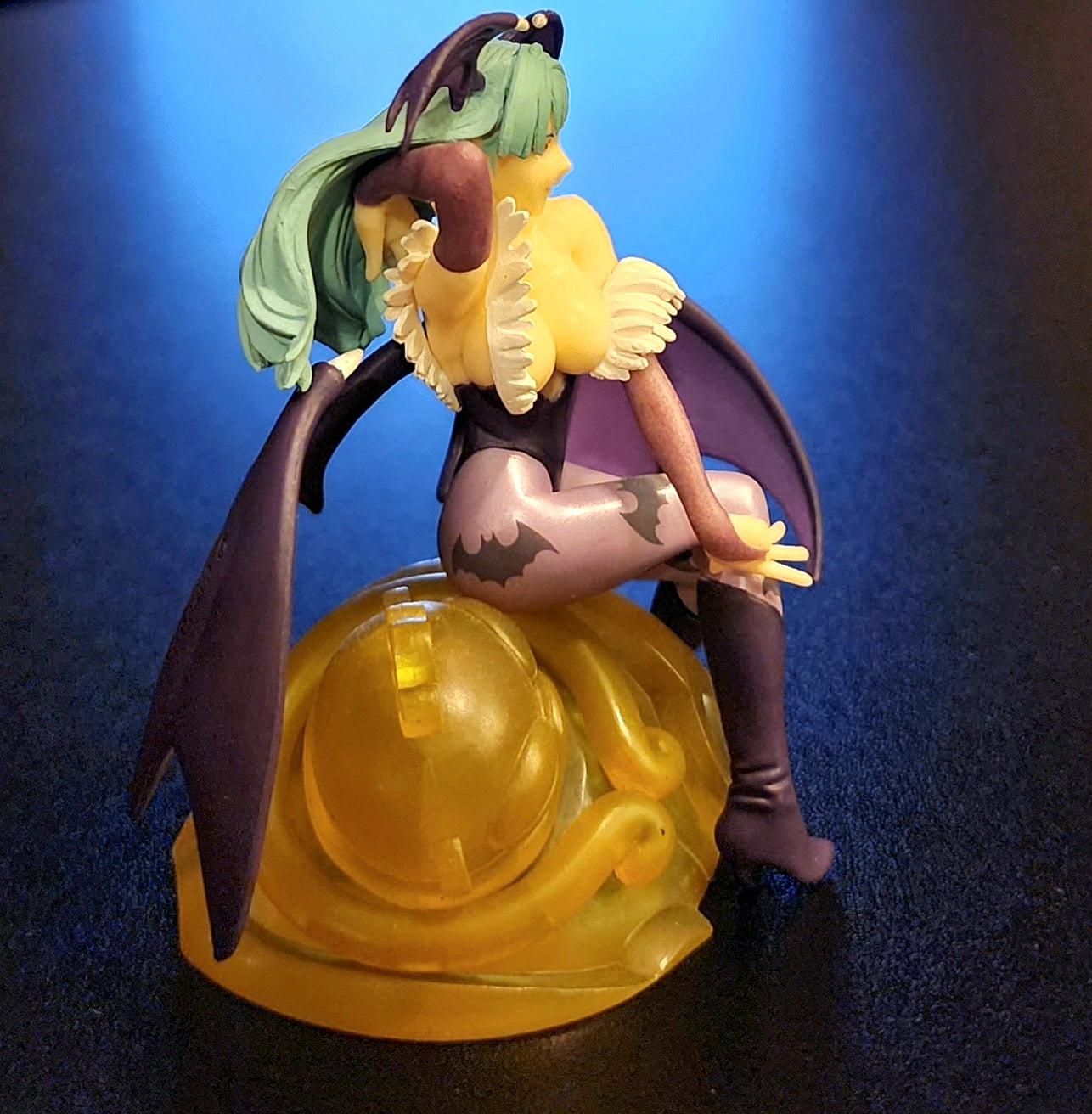 Morrigan Aensland Namco × Capcom Bandai Gashapon Figure (with Huitzil / Phobos Base)