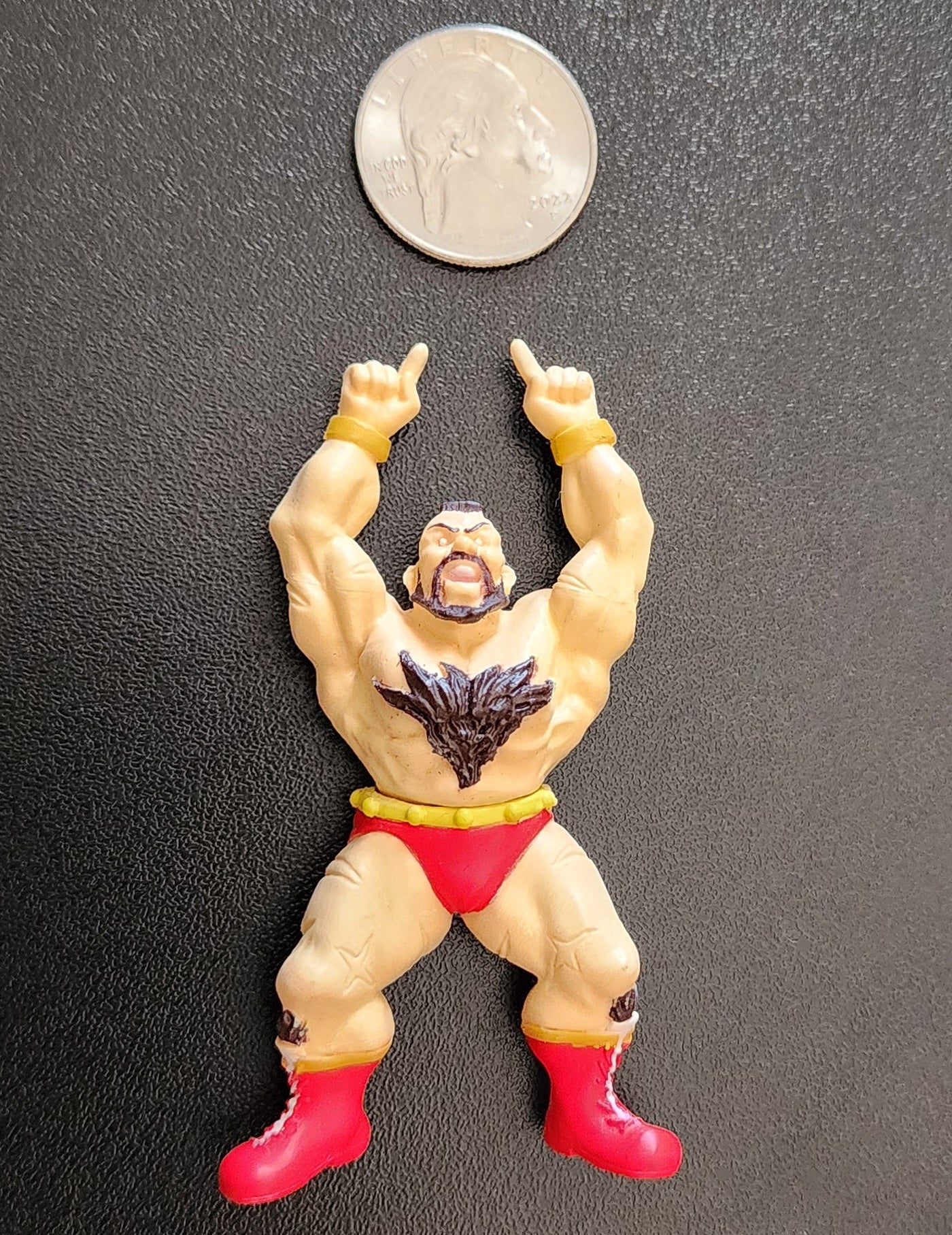 エア・ストライク・ボーイ　バンクシー　フィギュア　アートトイ//ZIGGER Zangief Street Fighter 2 Takara Tomy Mini Figure (Victory Pose