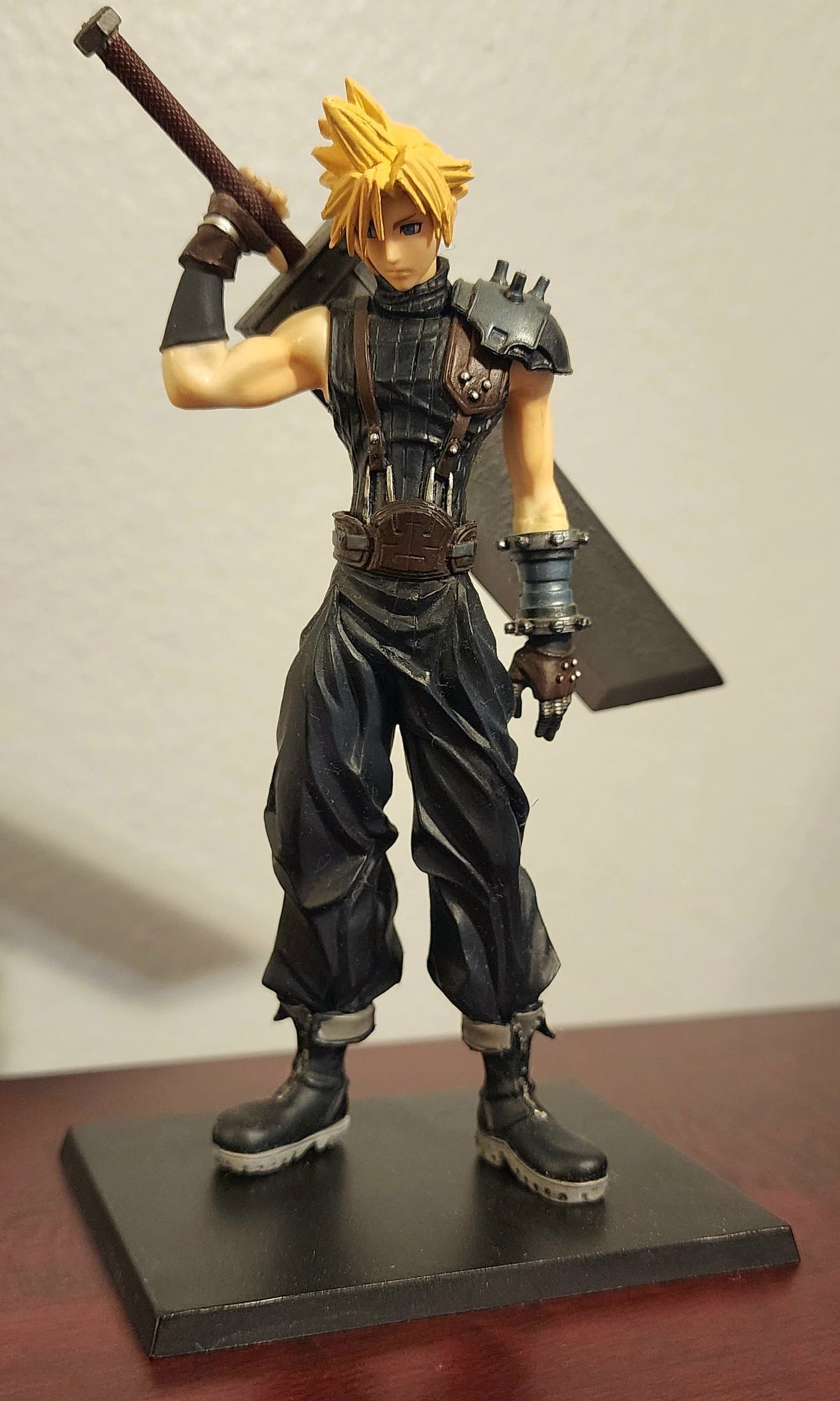 Cloud Strife Tribal Final Fantasy DISSIDIA Trading Arts Figure
