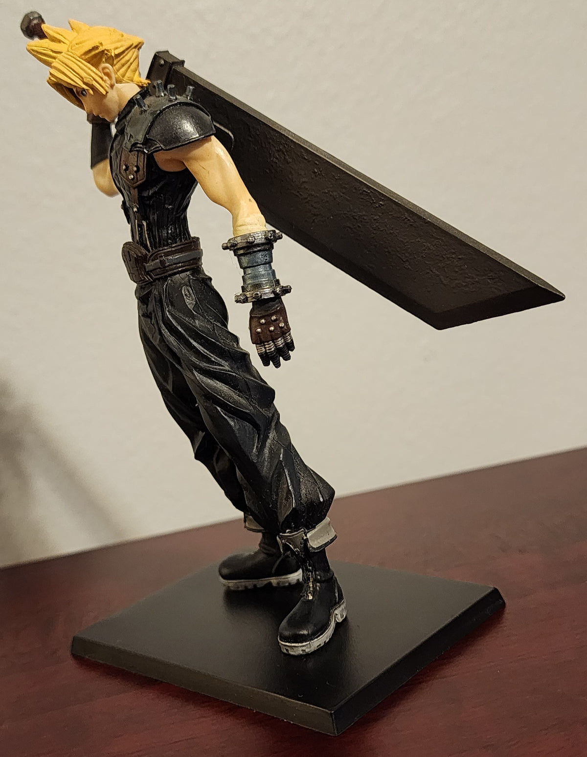 Cloud Strife Tribal Final Fantasy DISSIDIA Trading Arts Figure