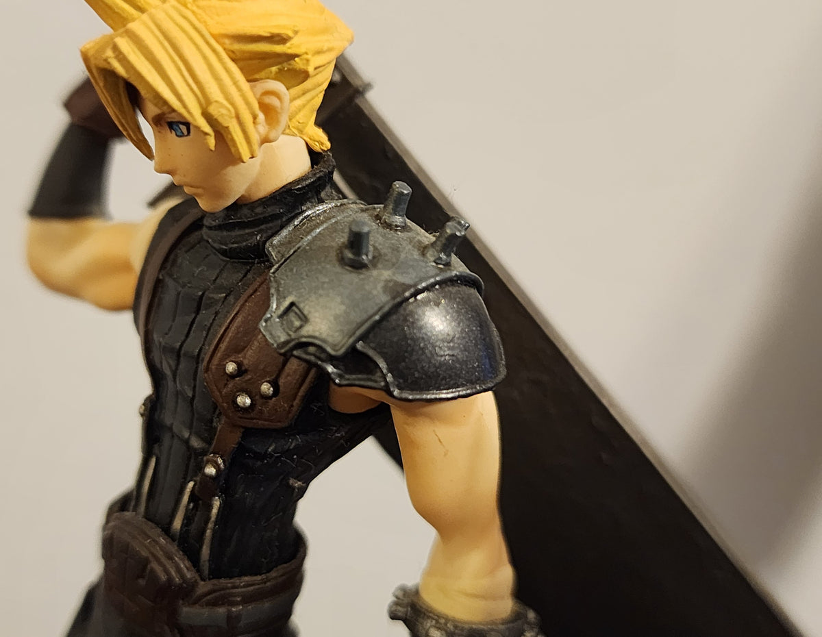 Cloud Strife Tribal Final Fantasy DISSIDIA Trading Arts Figure