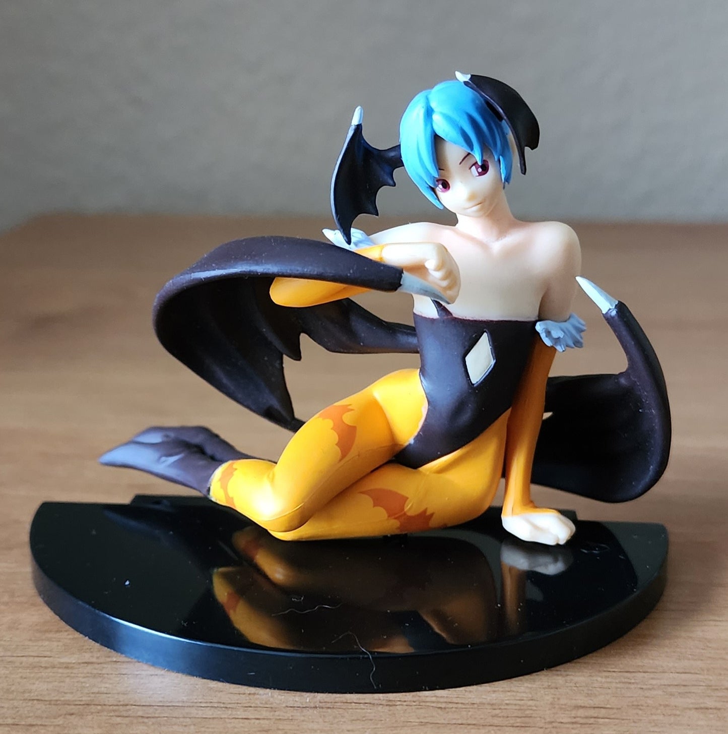 Lilith Aensland Darkstalkers Yamato "Sitting" Capcom Collection Figure (Blue Hair / Orange Outfit Variant)