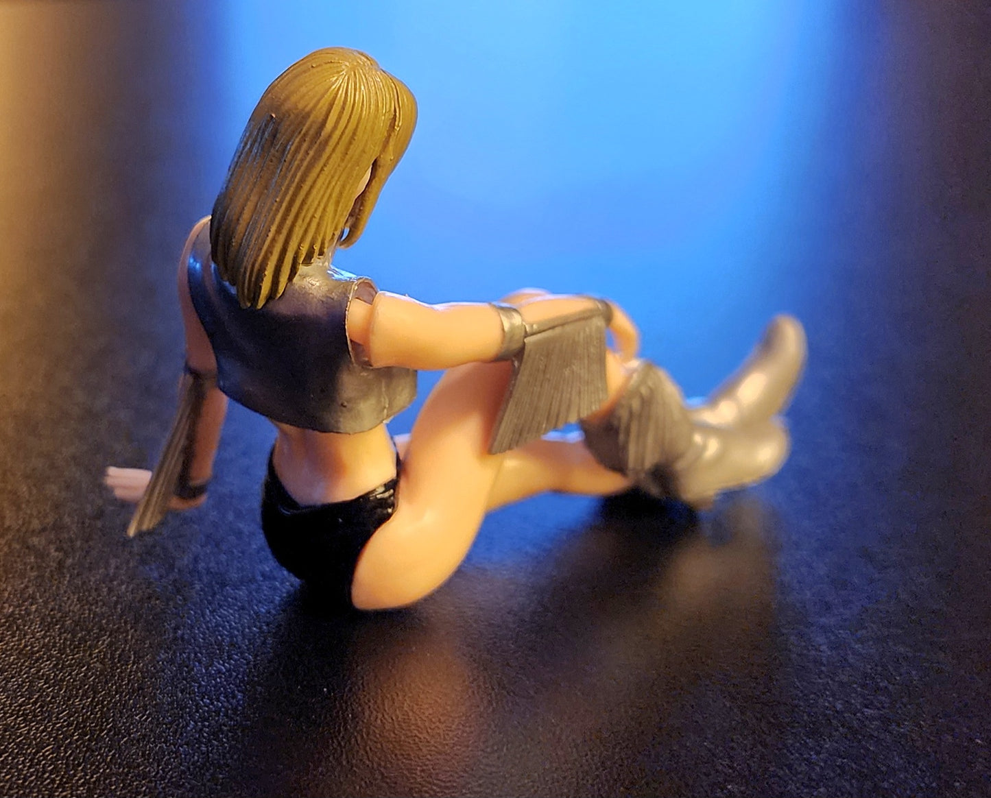 Tina Armstrong Dead or Alive "Sitting Pose" Gashapon Figure