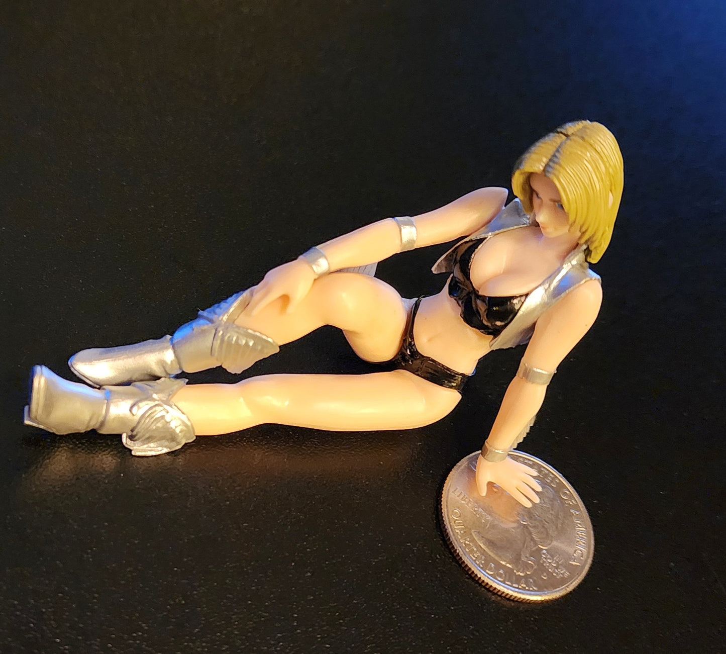 Tina Armstrong Dead or Alive "Sitting Pose" Gashapon Figure