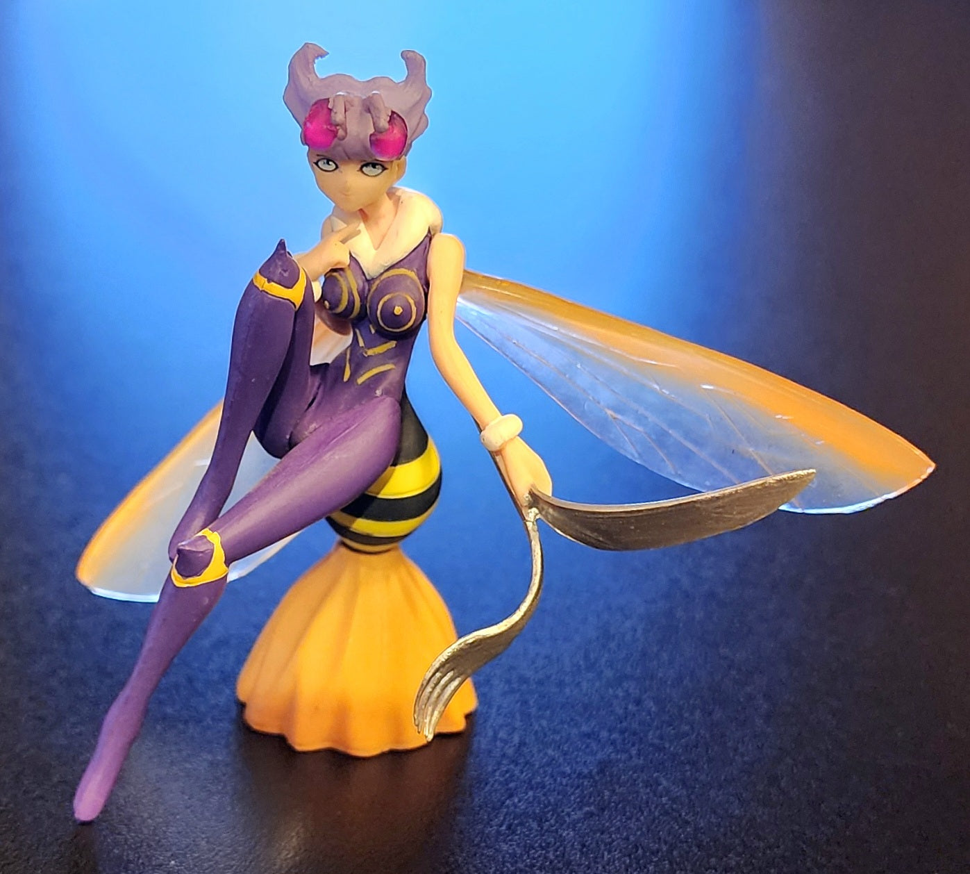 Queen Bee Vampire Savior SR Series Gashapon Figure