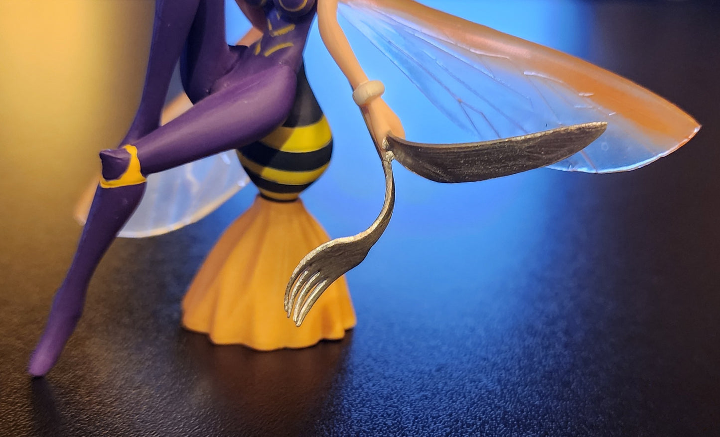 Queen Bee Vampire Savior SR Series Gashapon Figure