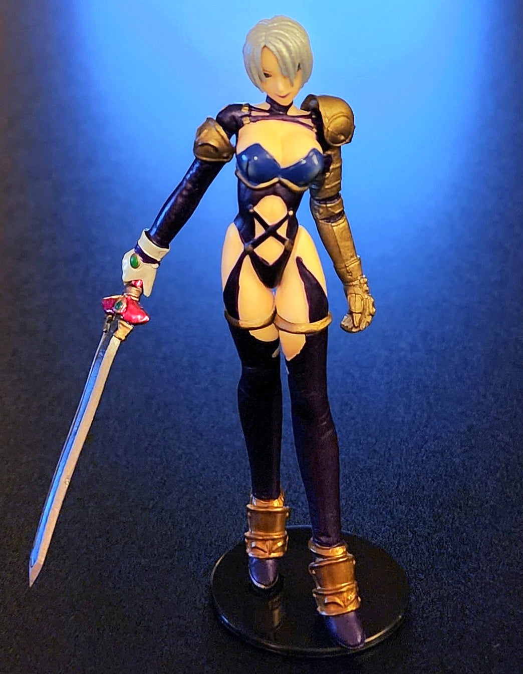 Ivy Valentine Soul Calibur II Gashapon Figure (Straight Sword Version)