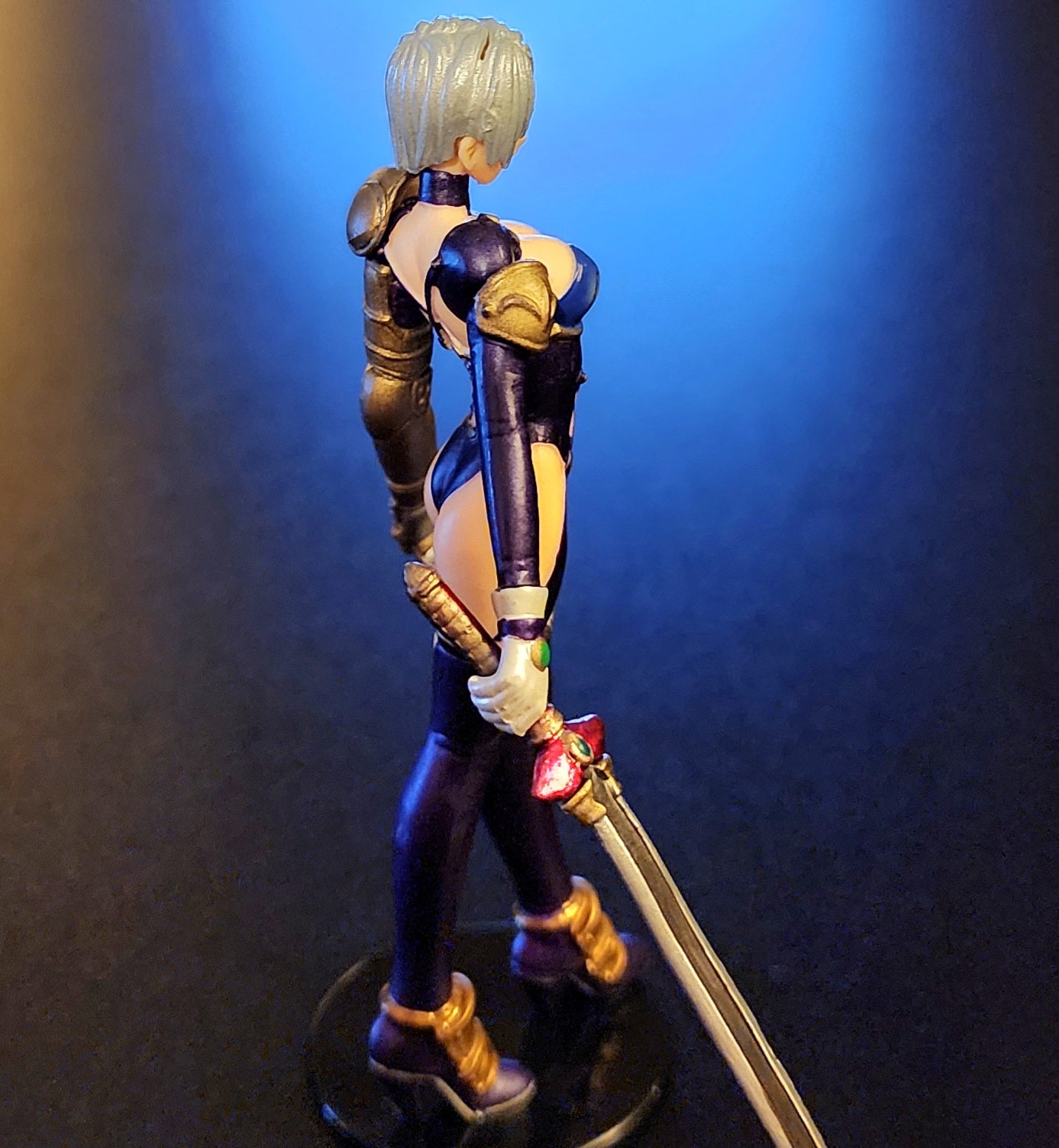 Ivy Valentine Soul Calibur II Gashapon Figure (Straight Sword Version)