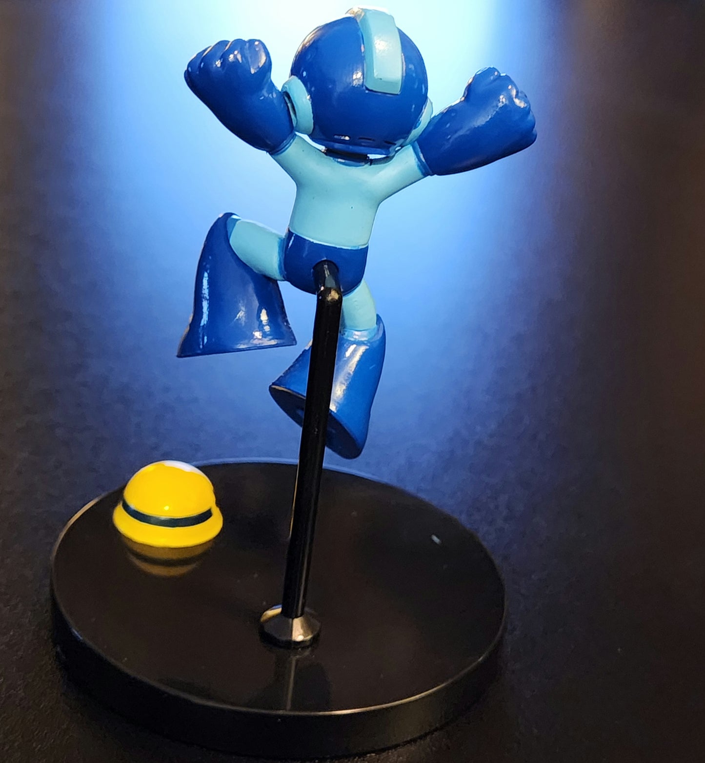 Mega Man / Rockman 2010 Capcom Super Modeling Bandai "Jumping" Figure