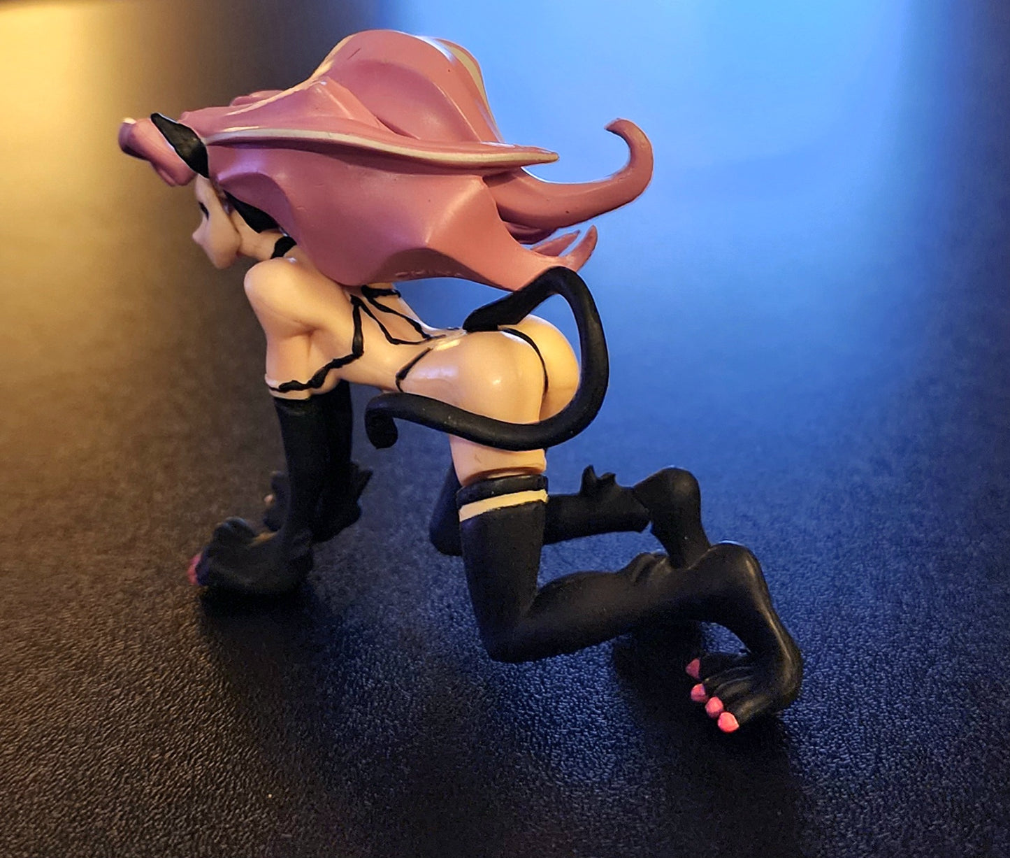 Felicia "Crawling Pose" Vampire Savior SR Series Gashapon Figure (Black / Pink Version)