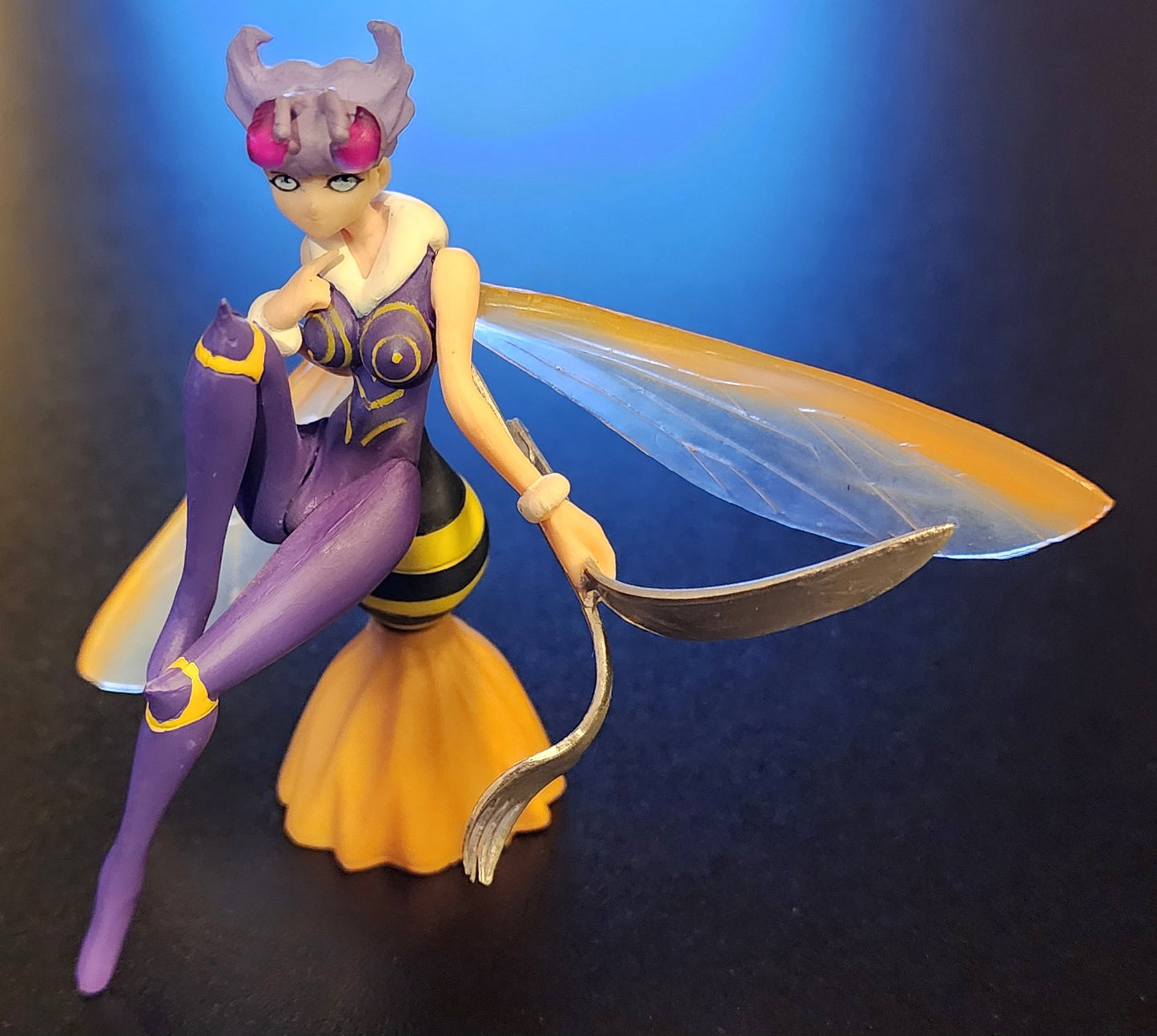 Queen Bee Vampire Savior SR Series Gashapon Figure (Box Version)