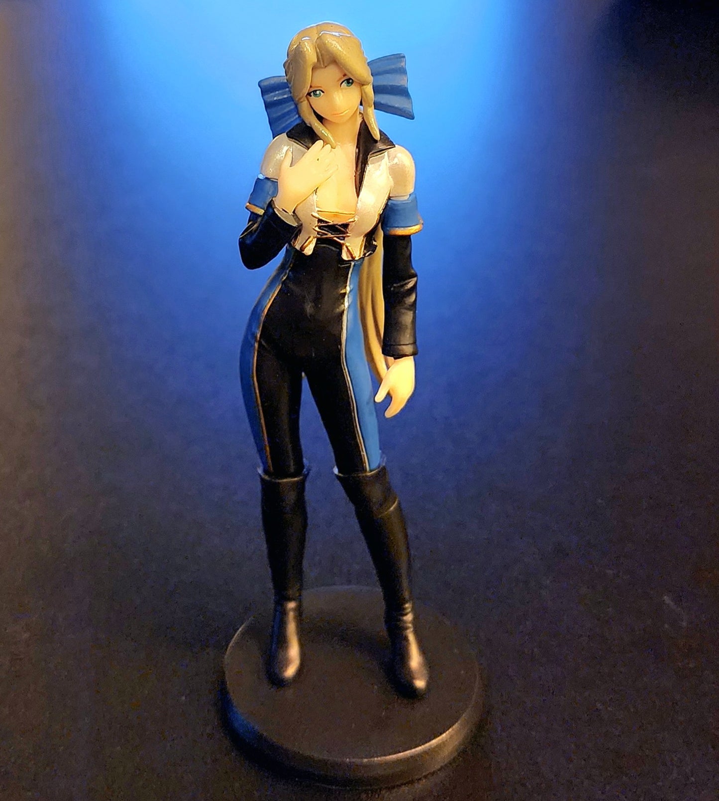 Helena Dead or Alive Gashapon Figure