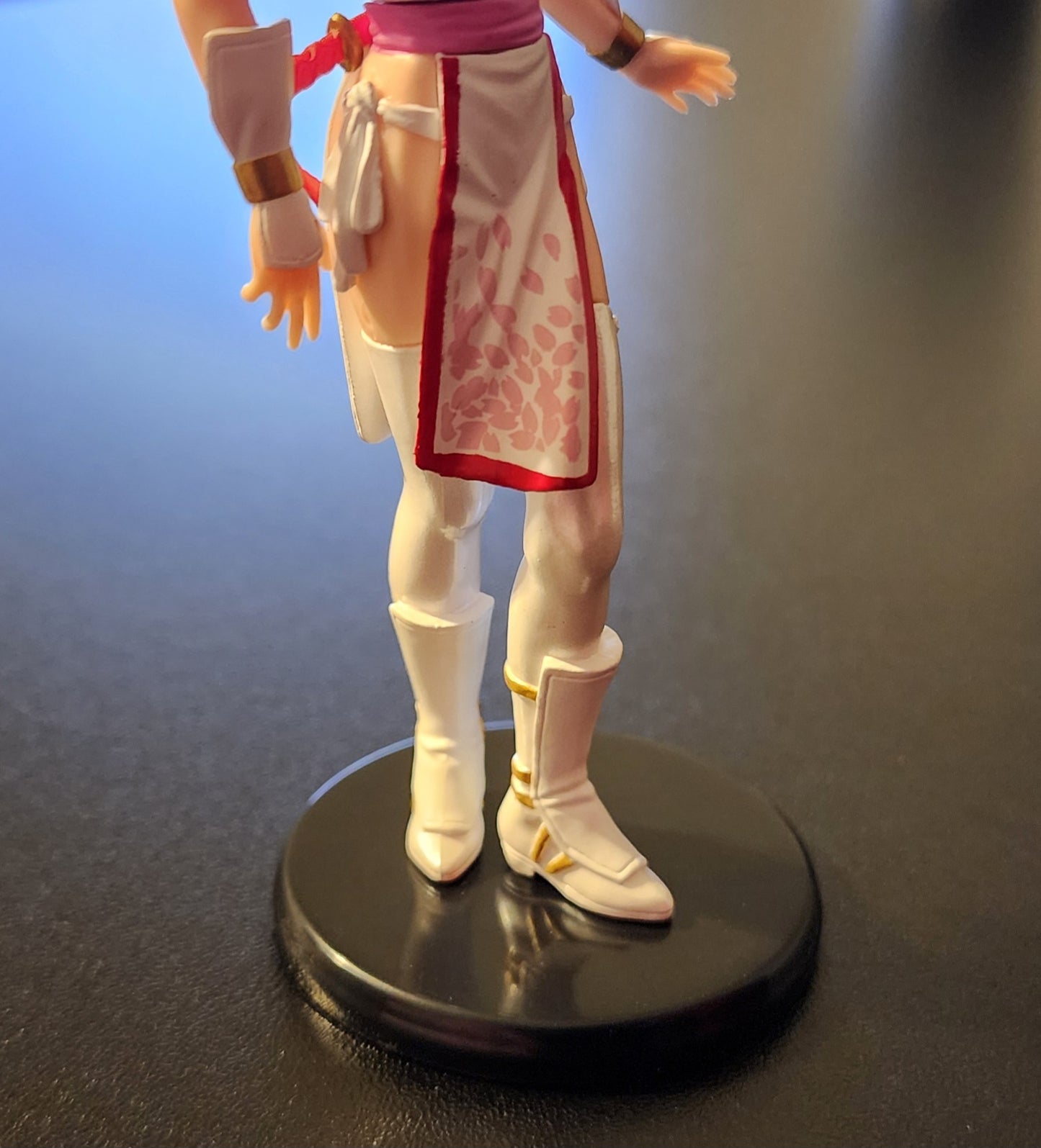 Kasumi DOA Ultimate Gashapon Figure (White Outfit)