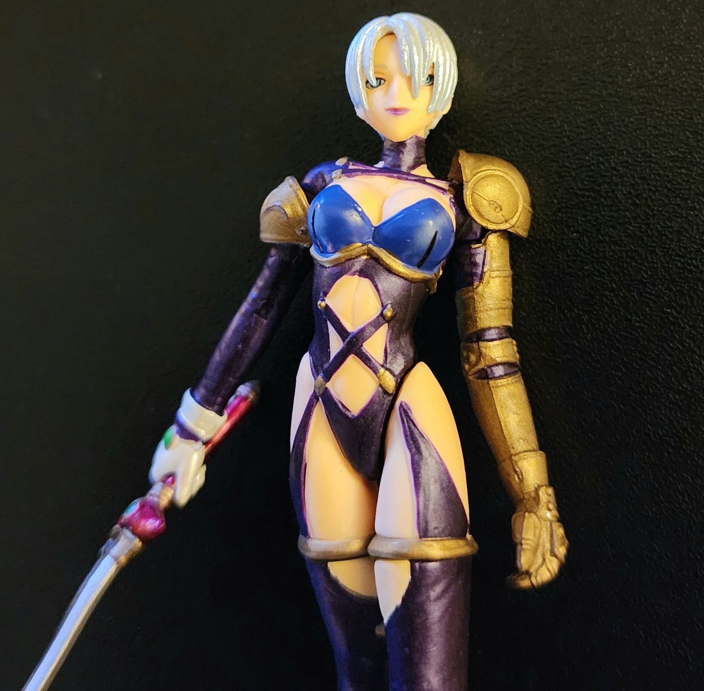 Ivy Valentine Soul Calibur II Gashapon Figure (Straight Sword Version)