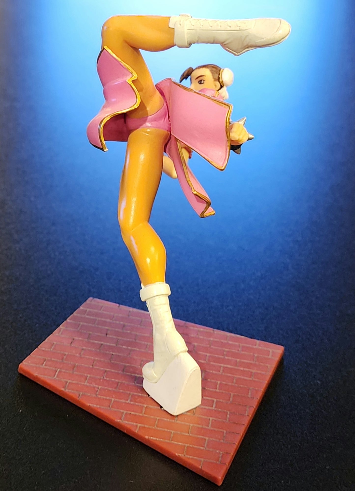 Chun-Li Street Fighter "Dynamic Pose" Yamato Trading Figure (Pink Version)