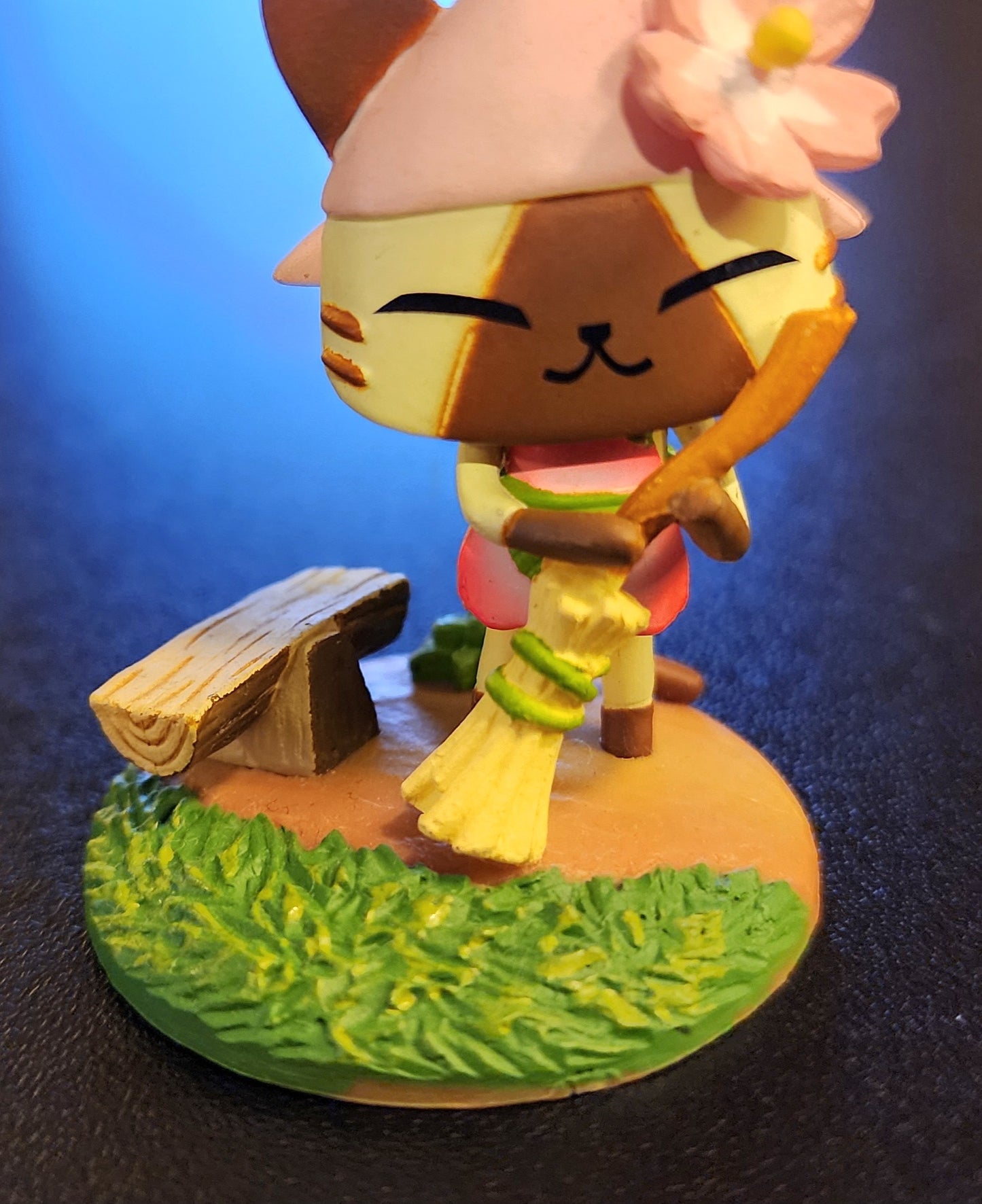 Monster Hunter Chibi Cat Palico Figure (Sweeping)