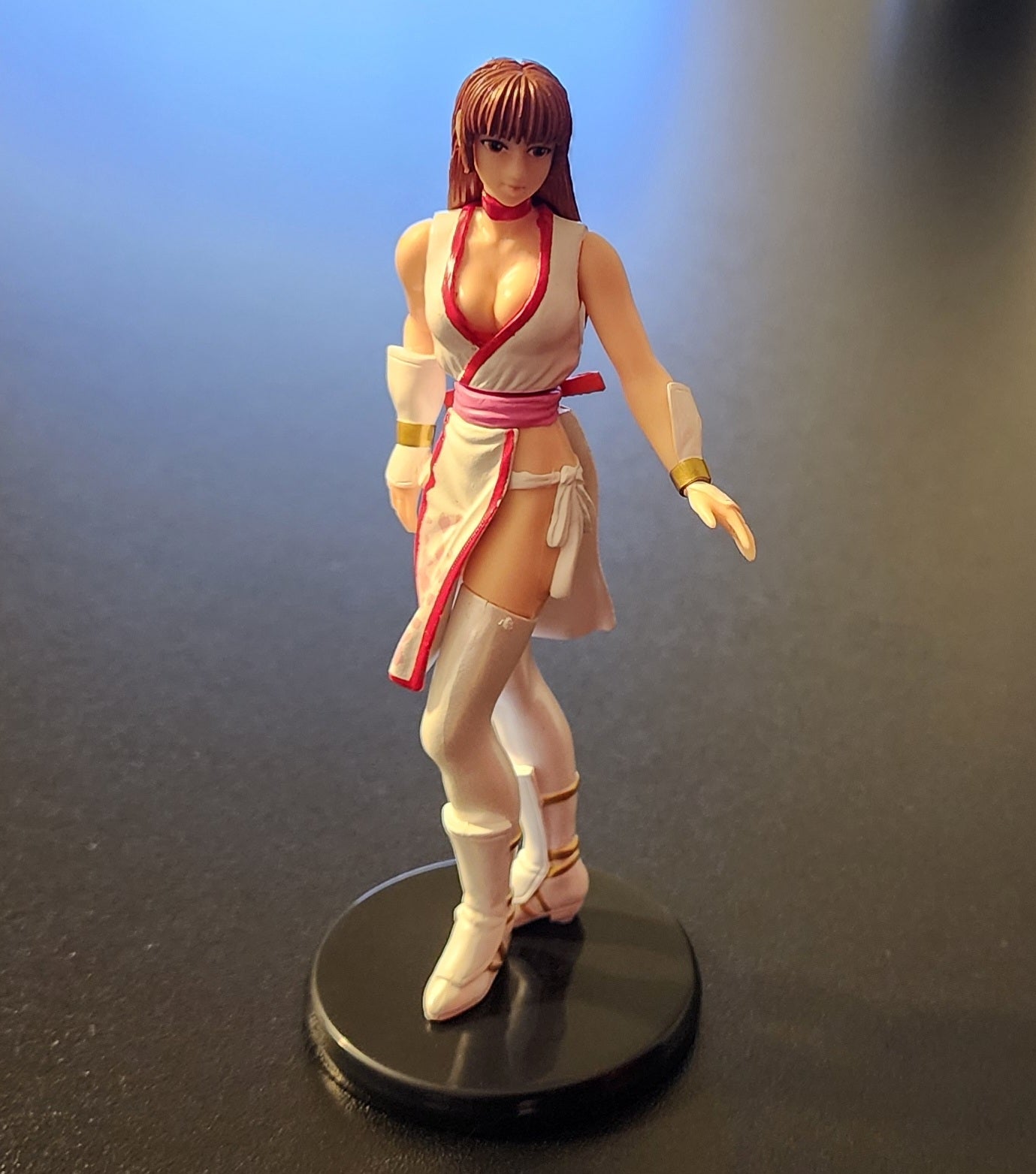 Kasumi DOA Ultimate Gashapon Figure (White Outfit)