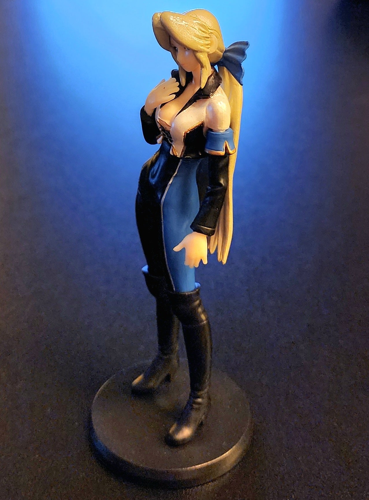 Helena Dead or Alive Gashapon Figure