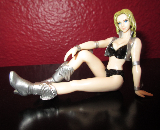 Tina Armstrong Dead or Alive "Sitting Pose" Gashapon Figure